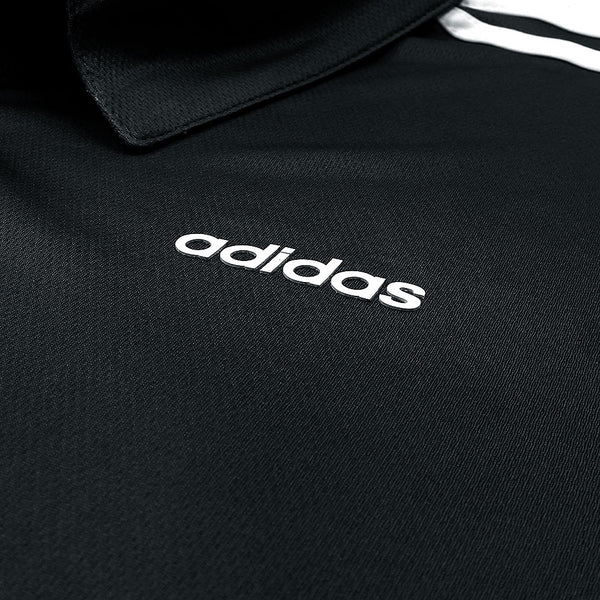 this is a men's sporty or casual two-piece